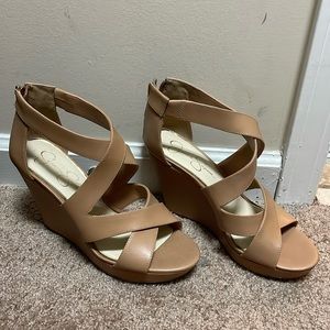 Jessica Simpson wedged